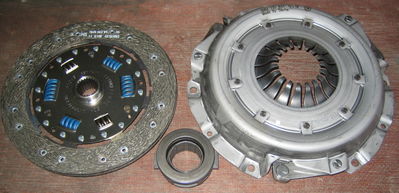 M: Uusi Sachs 215mm kytkinpaketti
KÃ¤y 2.0 OHC ja 2.0 V6 Cologne koneisiin
