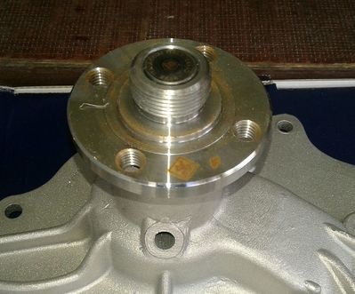 M: Uusi V6 Colognen vesipumppu. 55â‚¬
