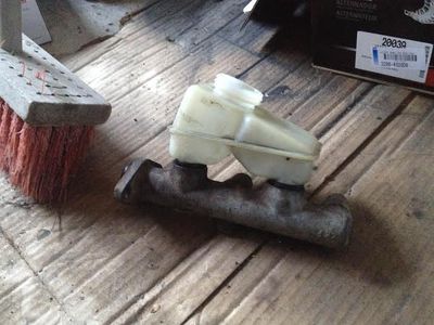 Korvattu uudella (kiitokset jÃ¤sen Mois:lle!) Jarrut lÃ¶ytyi. Aleksille & Artulle myÃ¶s erikoiskiitokset!
