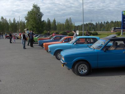 Varsin vÃ¤rikÃ¤s rivi taunuksia
